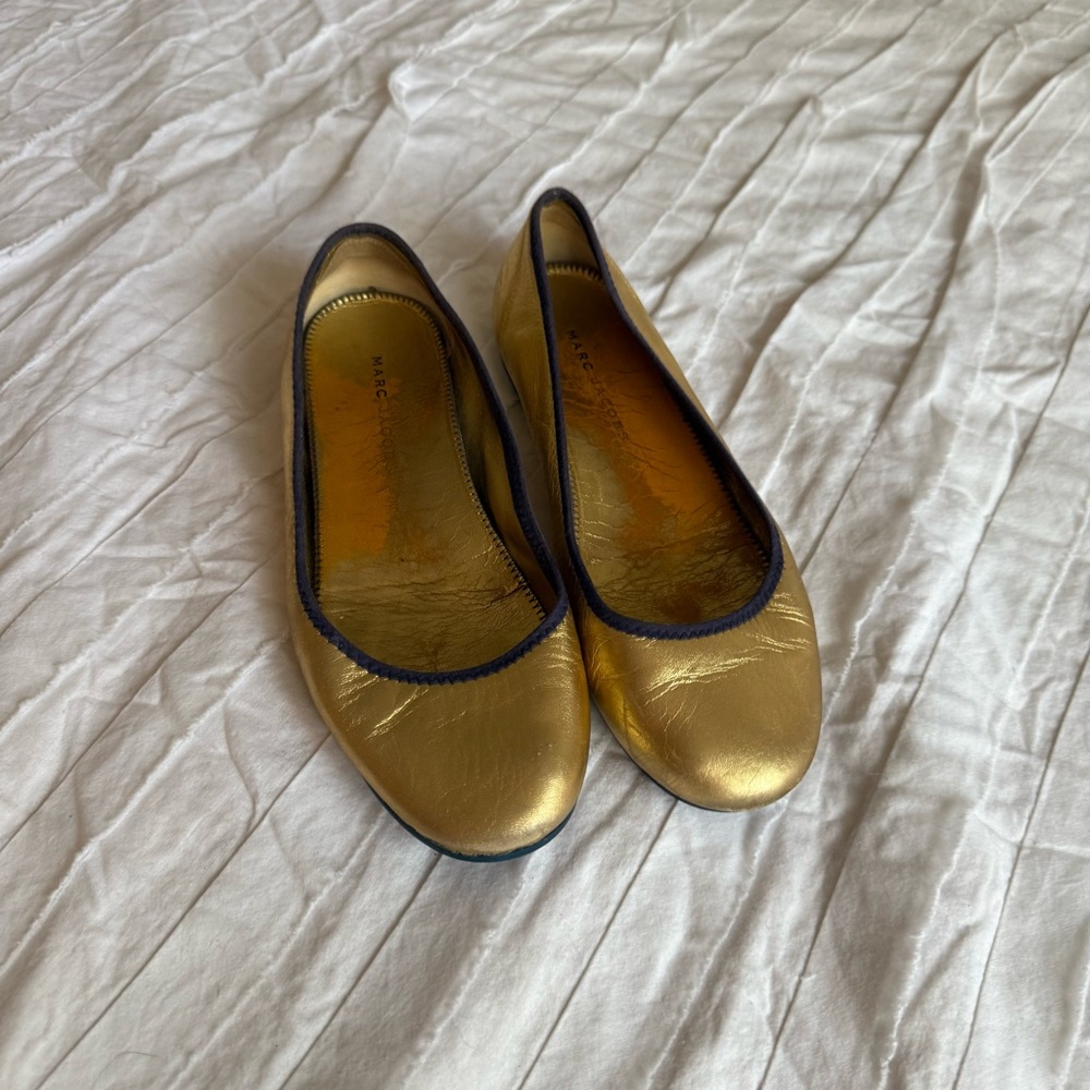 Marc Jacobs Gold Women's Flats Navy Blue Trim Size 37.5 Shoes